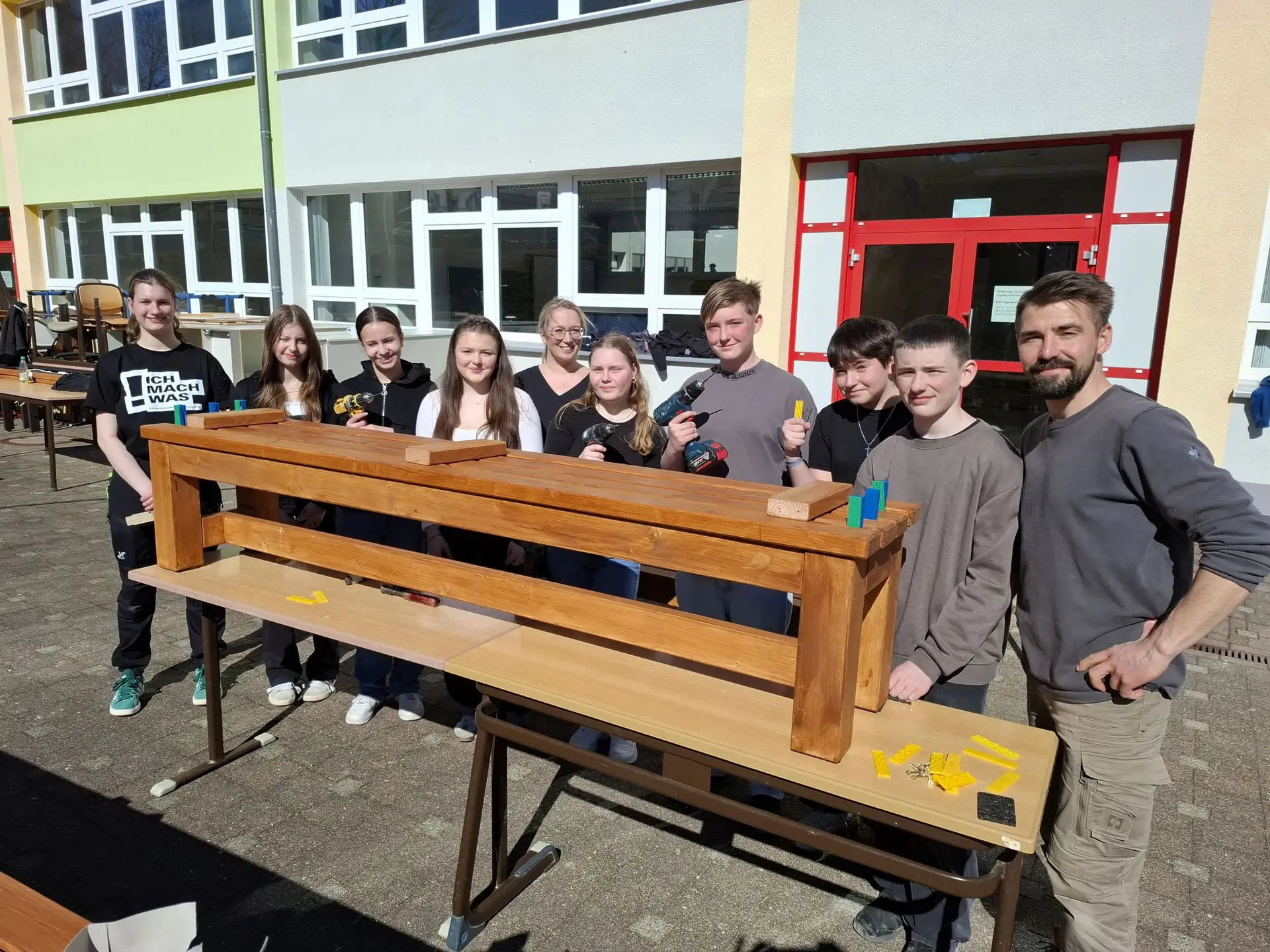 Schüler gestalten ihren Schulhof neu!