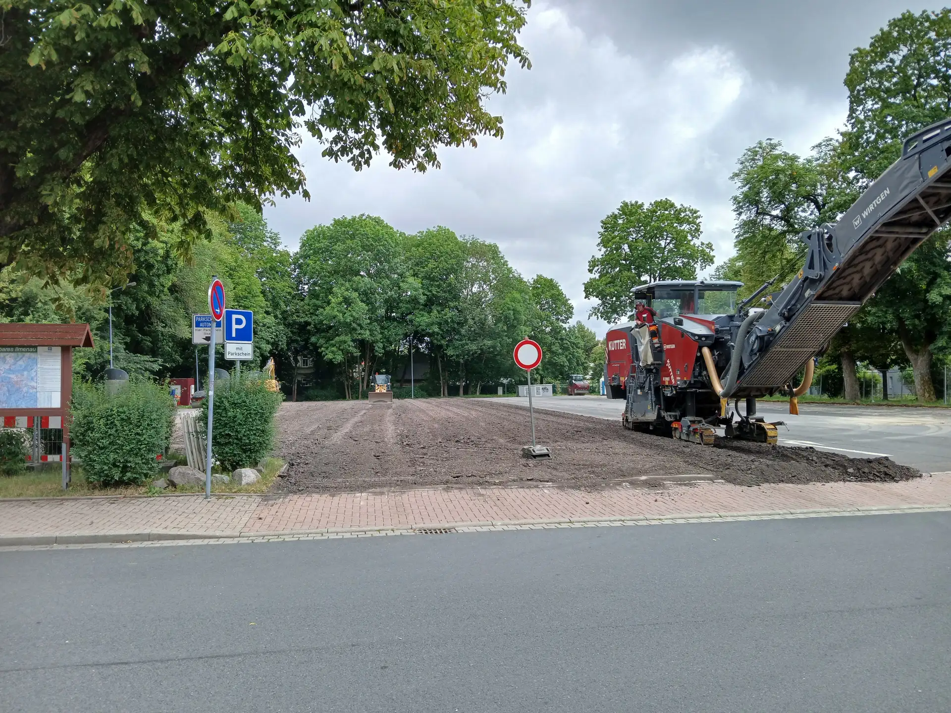 Sanierung des Parkplatzes an der Festhalle Ilmenau startet